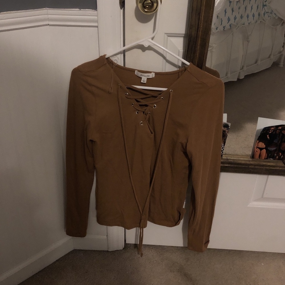 brown shirt